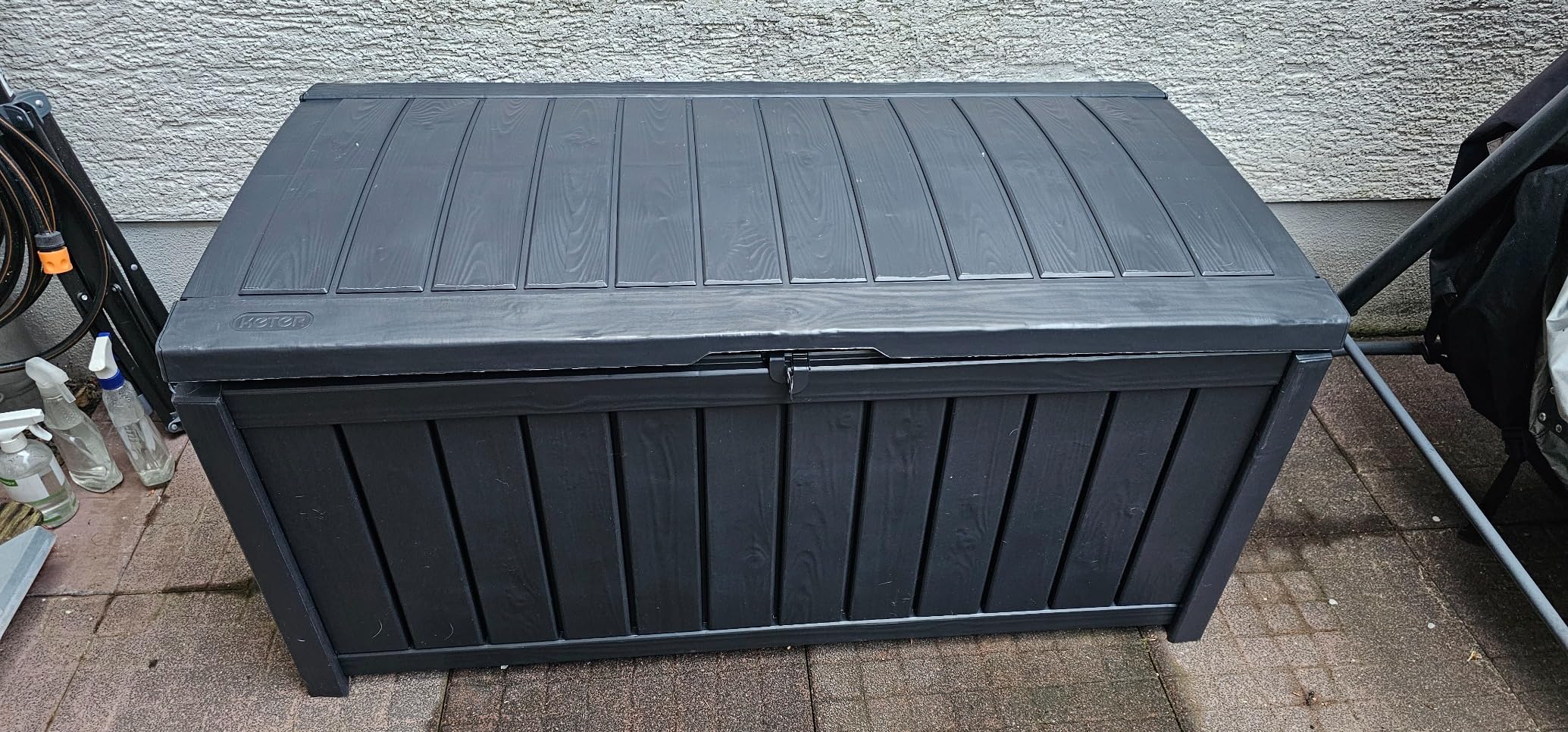 Schicke Box für den Balkon