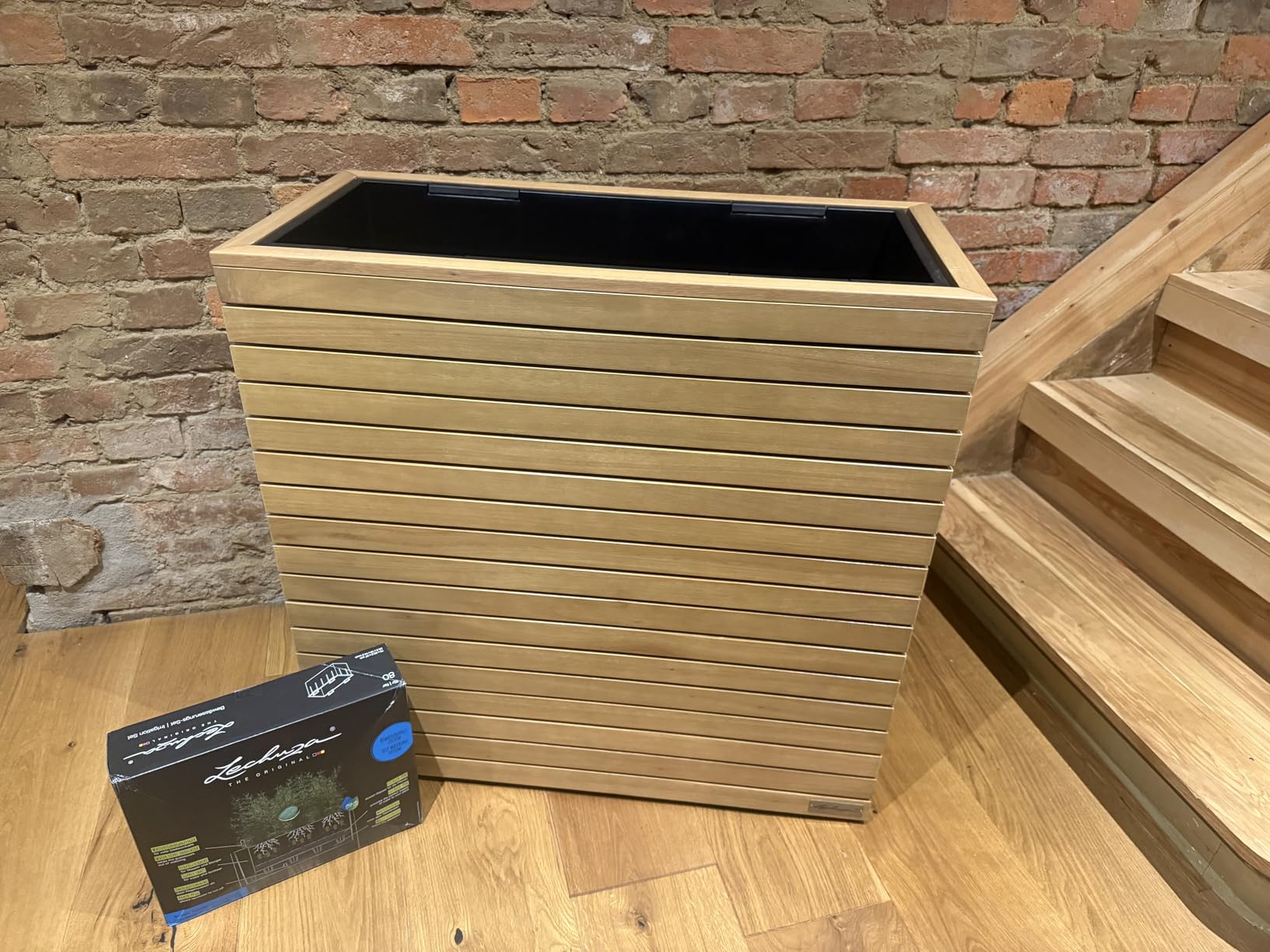 Schön, Holz braucht Pflege