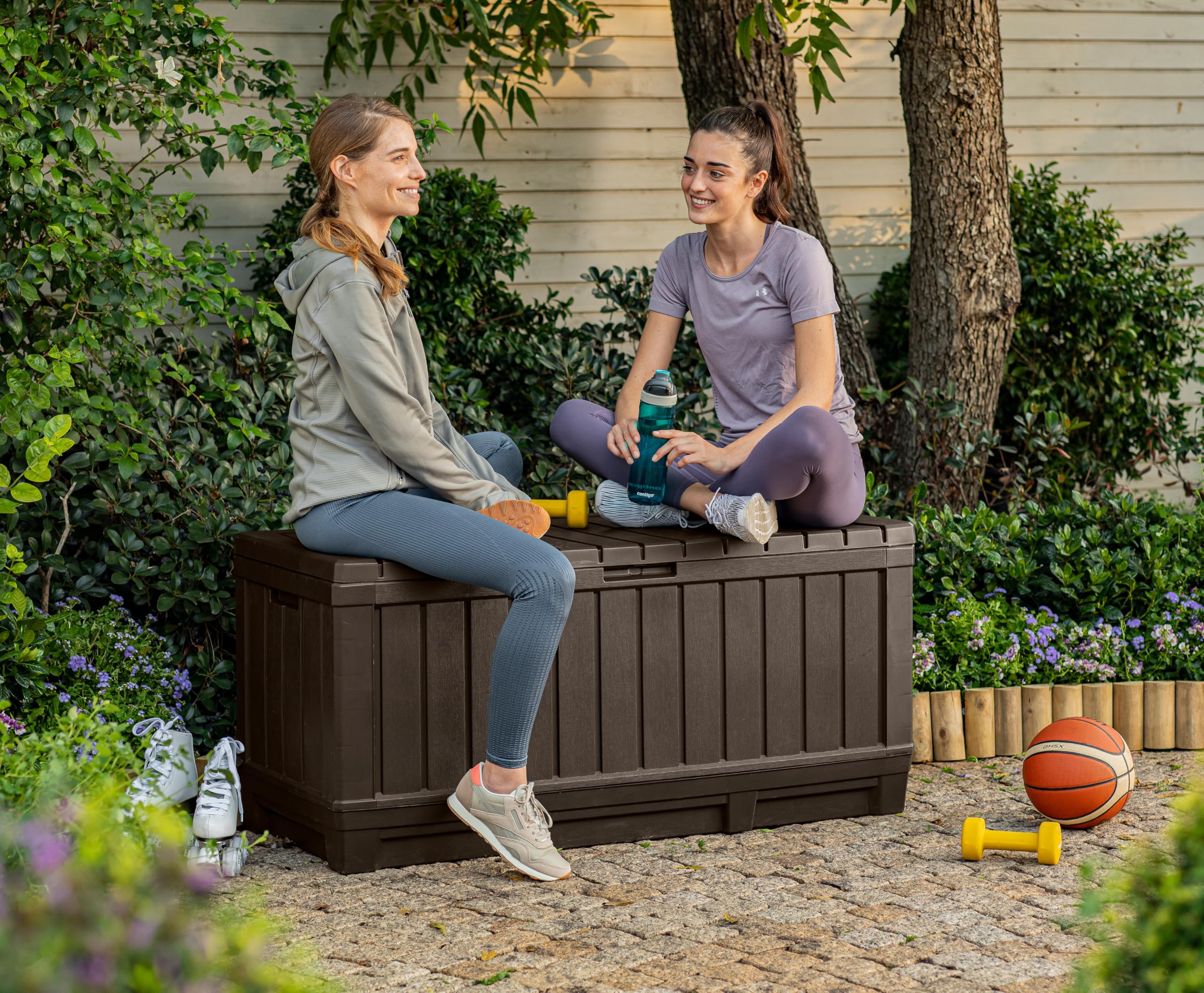 keter-kentwood-gartentruhe-350-l-braun-wetterfeste-aufbewahrungsbox-in-holzoptik image 3