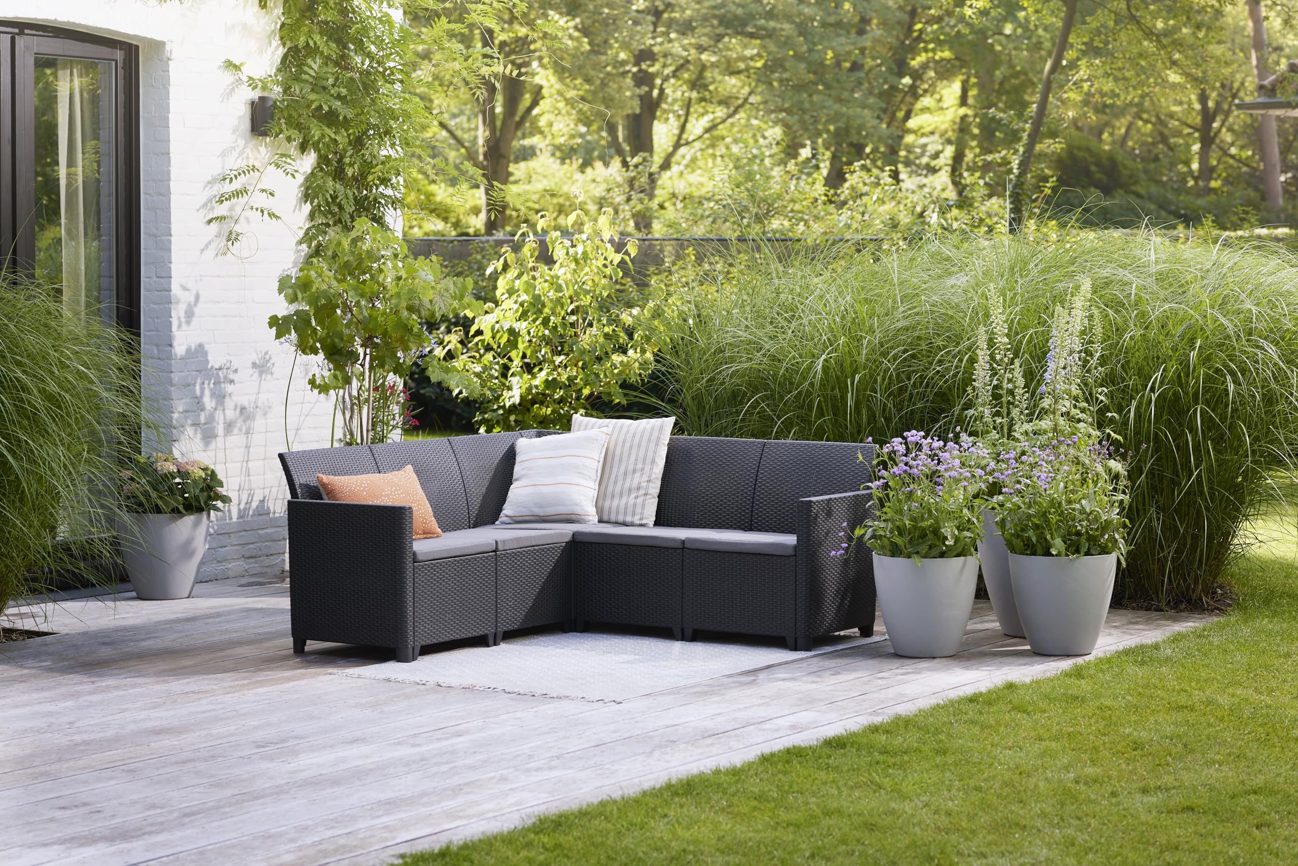 keter-nora-ecksofa-5-sitzer-mit-kissen-und-stauraumtisch-35l-graphit image 4