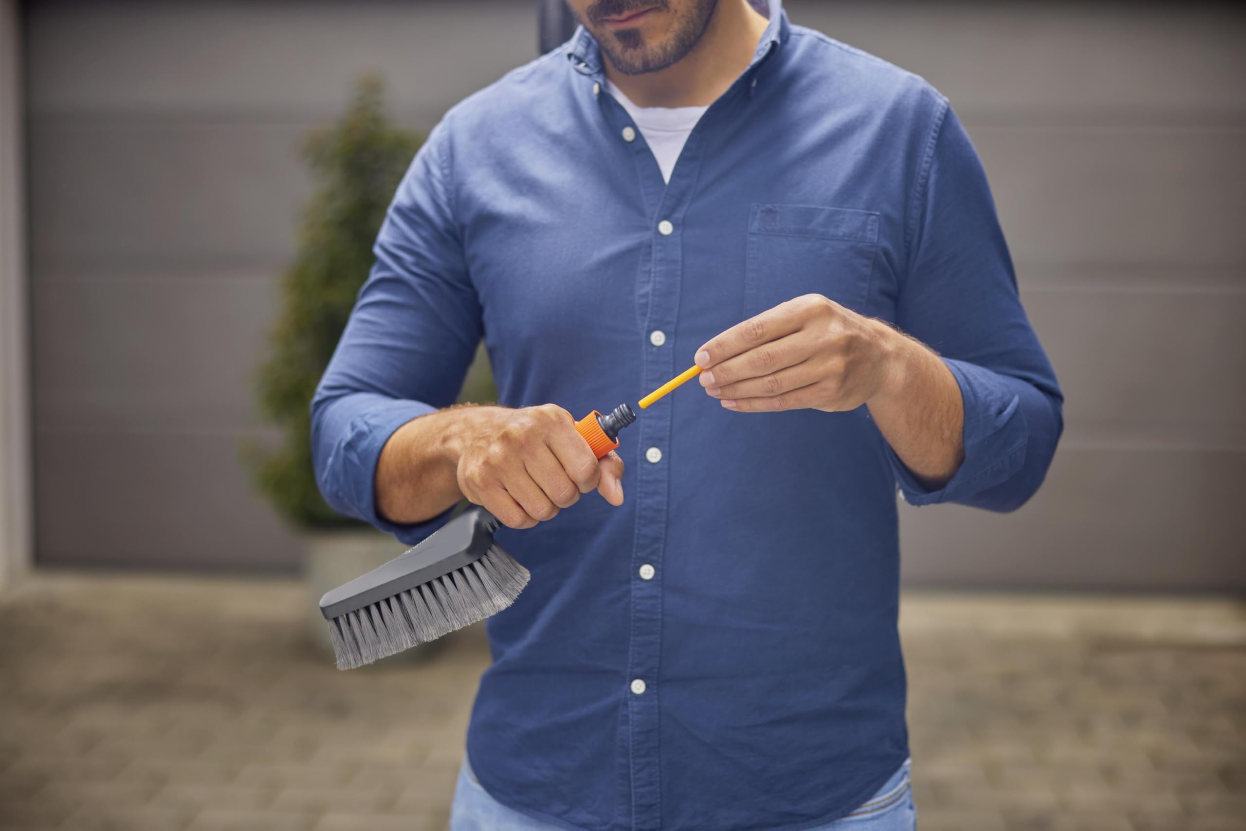 gardena-cleansystem-handb-rste-m-soft-reinigungsb-rste-mit-schlauchanschluss image 3