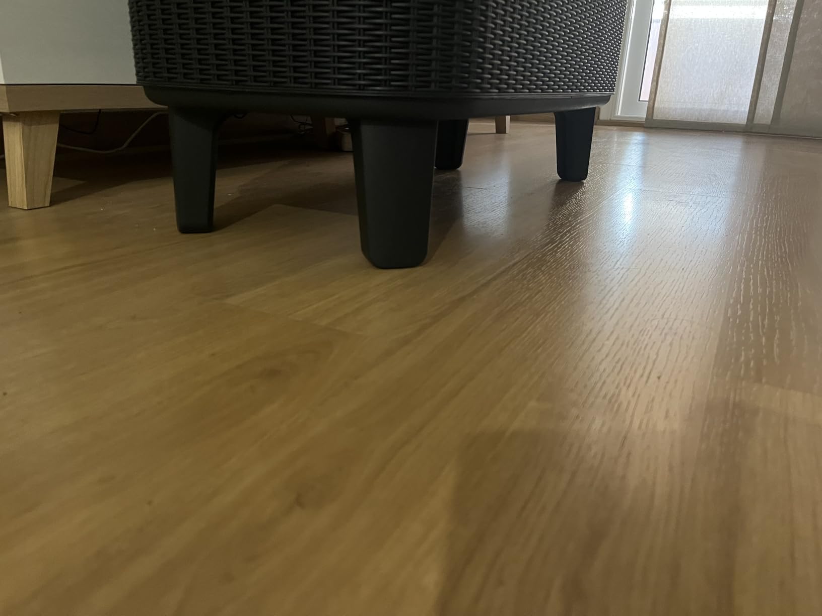Gute Kühlbox, Tisch etwas wackelig