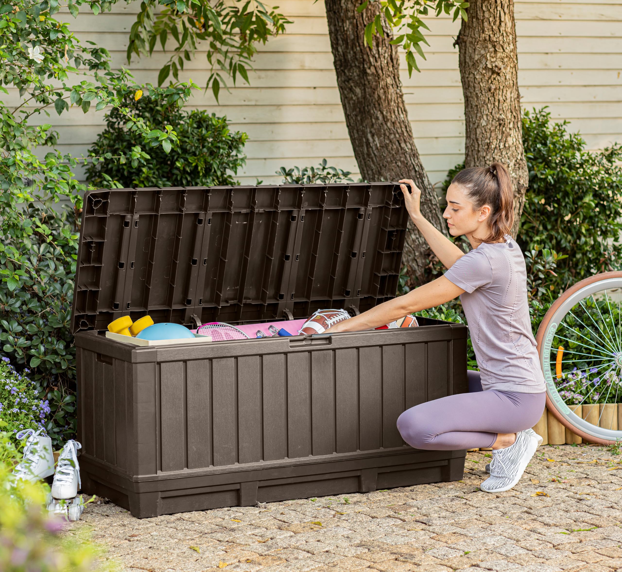 keter-kentwood-gartentruhe-350-l-braun-wetterfeste-aufbewahrungsbox-in-holzoptik image 2