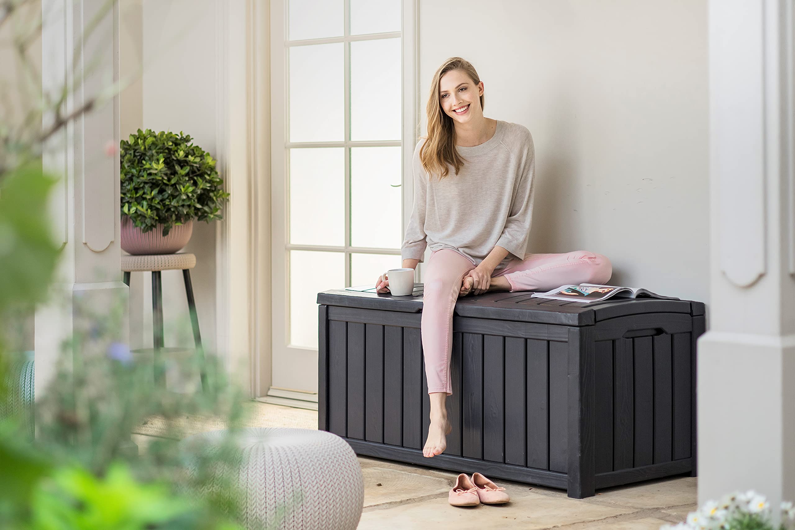 keter-glenwood-kissenbox-auflagenbox-390-l-graphit-holzoptik-mit-sitzbank image 4