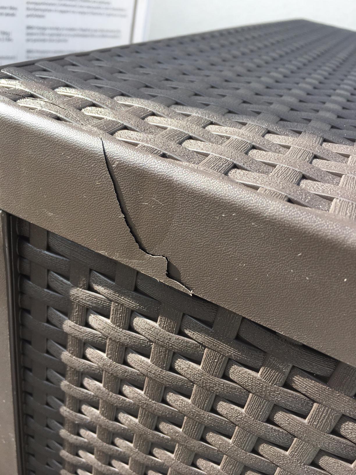 Tisch und Box in einem