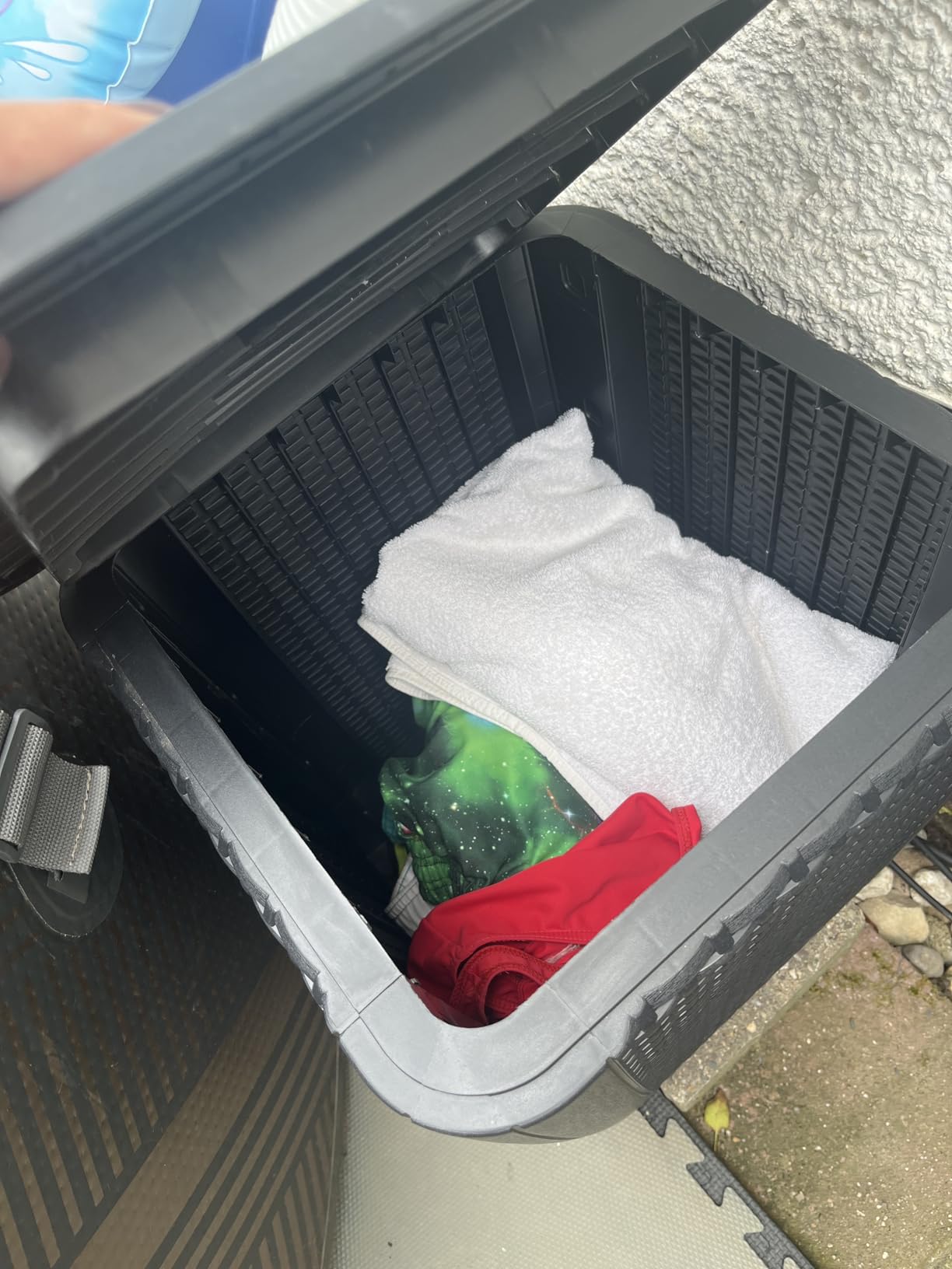 Gute Box, kleiner Tisch