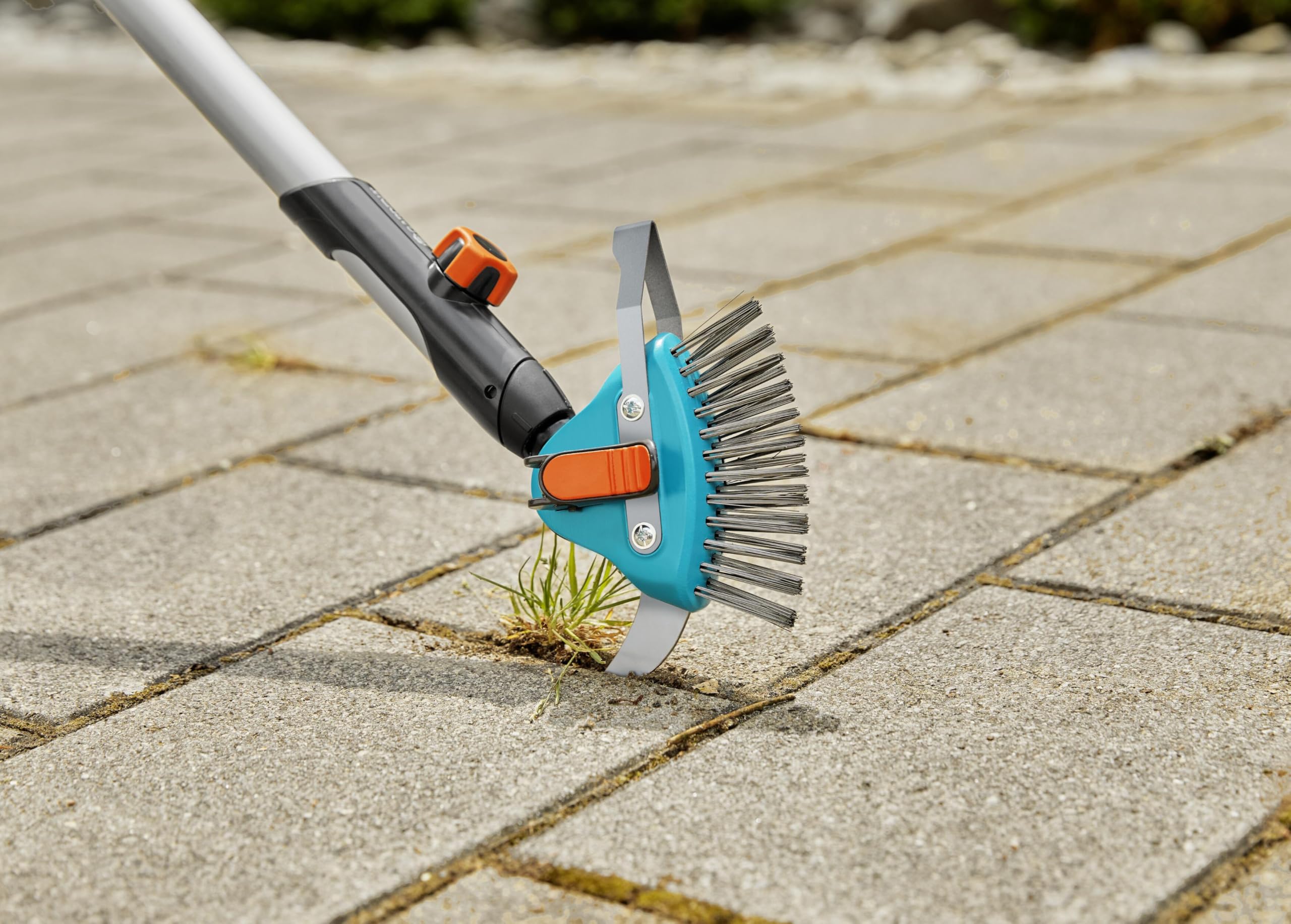 gardena-combisystem-3in1-fugenreiniger-03608-20-fugenb-rste-mit-edelstahlmesser- image 6