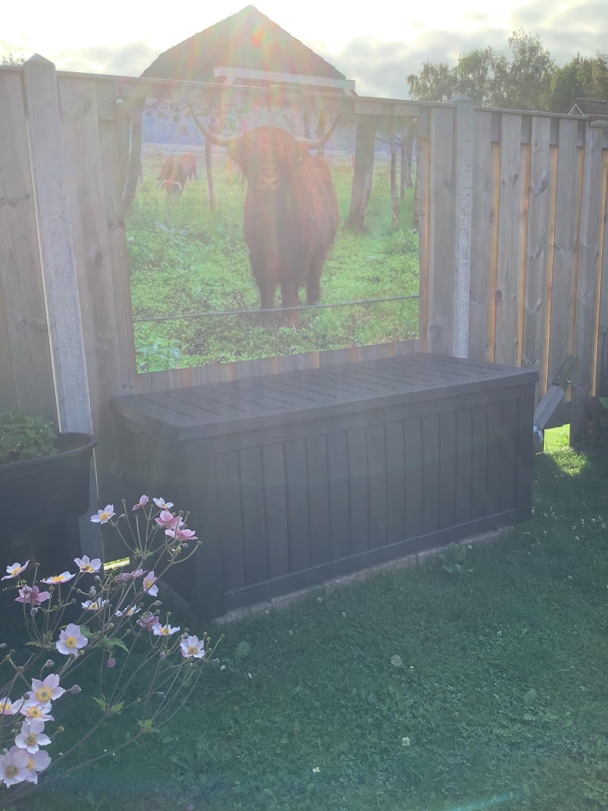 Stabil, geräumig, schick im Garten