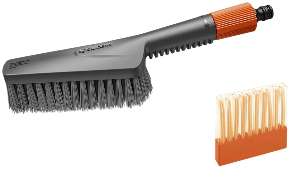 gardena-cleansystem-wasch-set-mit-handb-rste-s-soft-18860-20 image 1