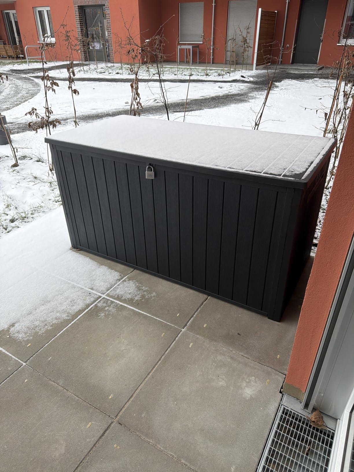 Schöne Box mit viel Stauraum