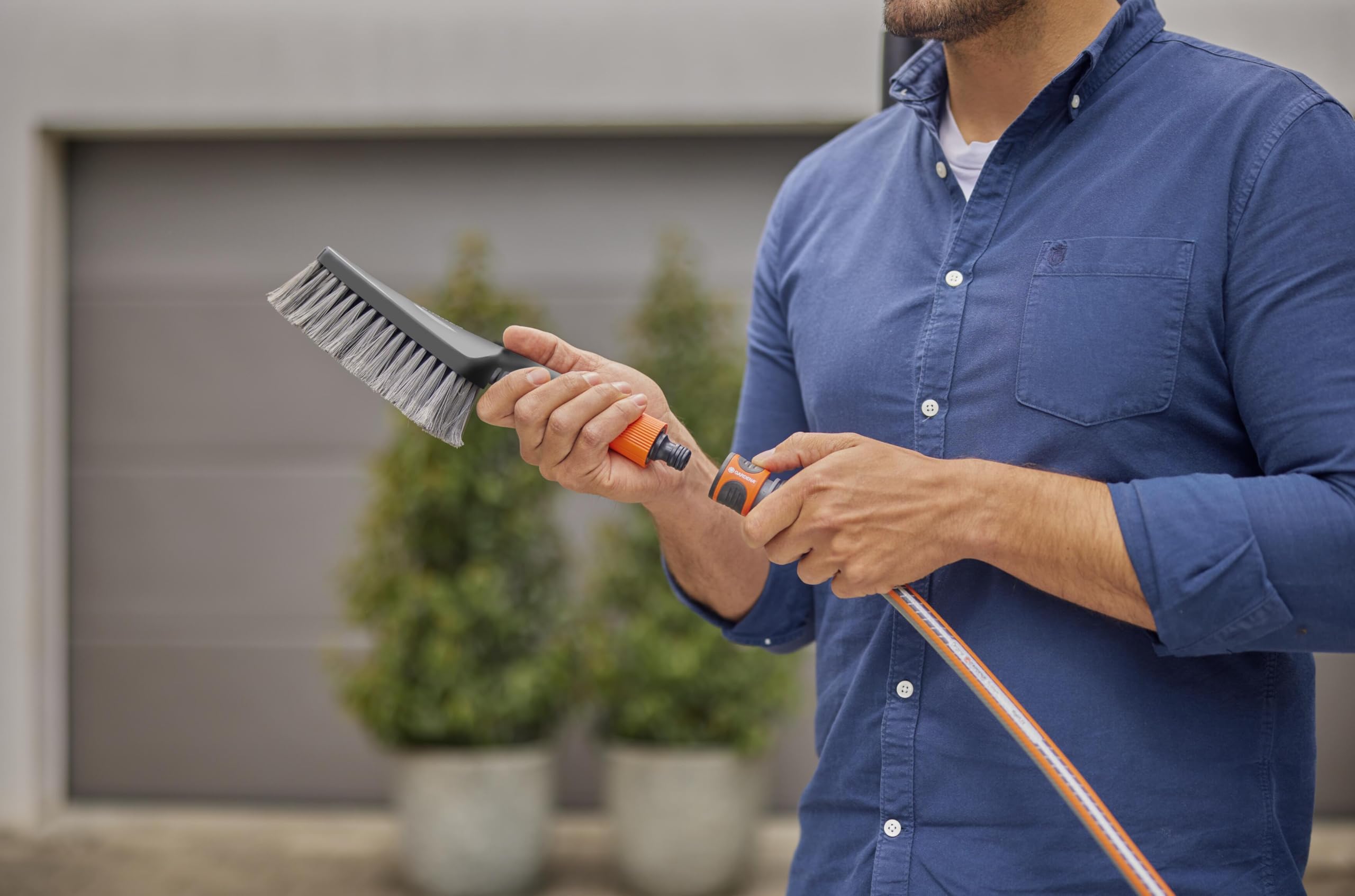 gardena-cleansystem-handb-rste-m-soft-reinigungsb-rste-mit-schlauchanschluss image 2