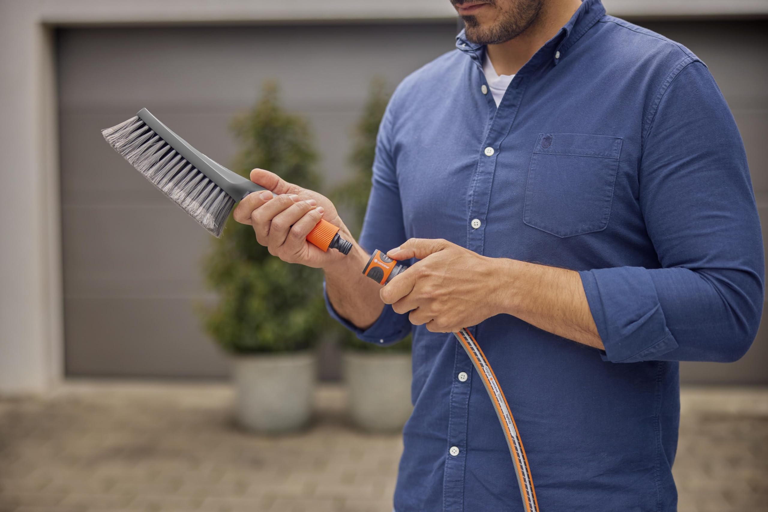 gardena-cleansystem-wasch-set-mit-handb-rste-s-soft-18860-20 image 4